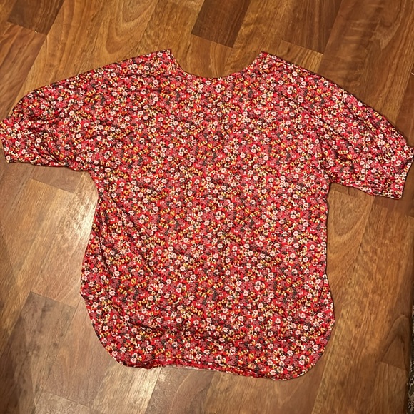 Like new Chris & Carol floral tie front top - Picture 12 of 13